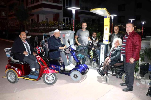 Vatandaştan örnek davranış: Kendi evinden sağladığı enerjiyle engelli şarj istasyonu kurdu