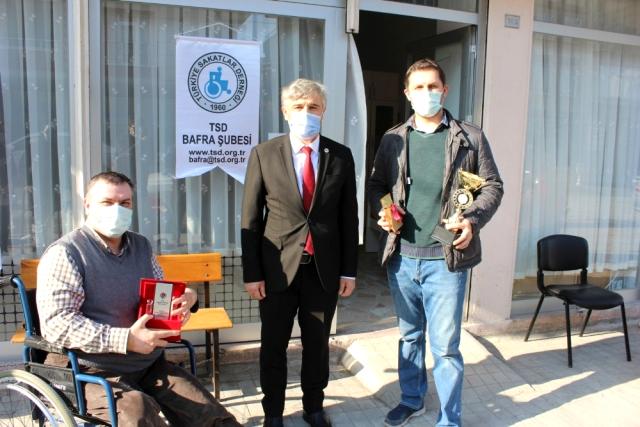 Şube başkanına onur ödülü
