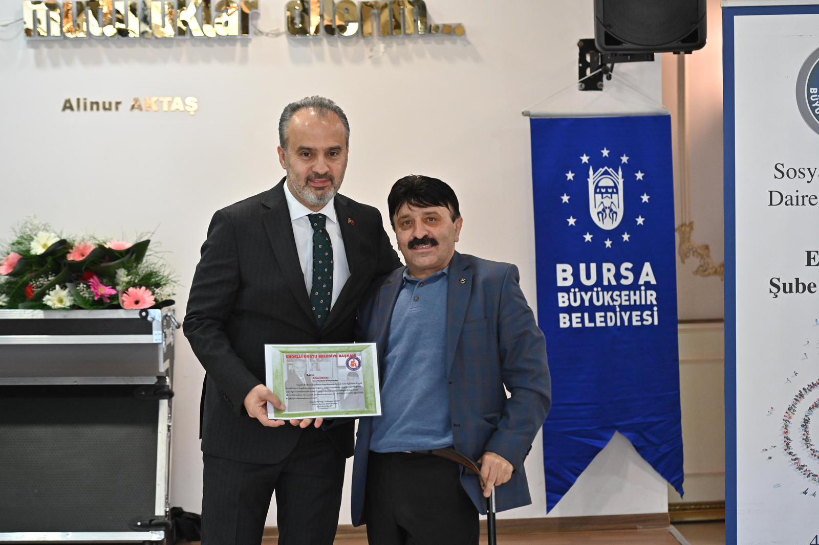 Türkiye Sakatlar Derneği Orhangazi Şube Yönetiminden Bursa Büyükşehir Belediye Başkanına Engelli Dostu Belgesi!