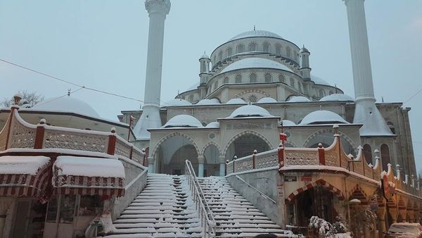 Türkiye sakatlar Derneği Orhangazi Şube Başkanı Emrullah Akçay’dan Gazi Orhanbey Camiine Asansör Müjdesi